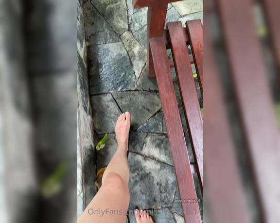 Alia Lizza aka Missfeetpics14 OnlyFans - Back from my holiday! look how burnt my feet are rn I need to be taken care of ’)) 3