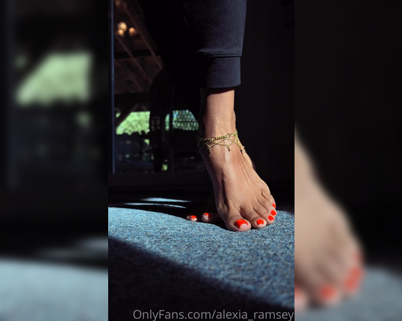 Alexia Ramsey aka Alexia_ramsey OnlyFans - Enjoy my sexy bright orange painted toes and my perfect soles!