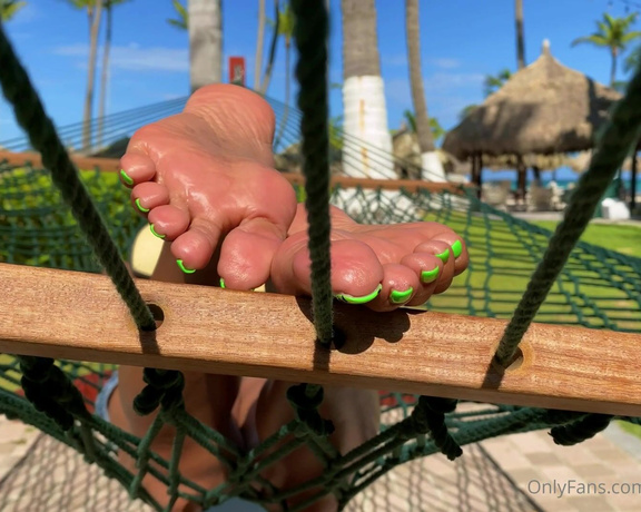 Alexia Ramsey aka Alexia_ramsey OnlyFans - Some more public foot teasing for you on vacay last week Don’t you just want to face plant on