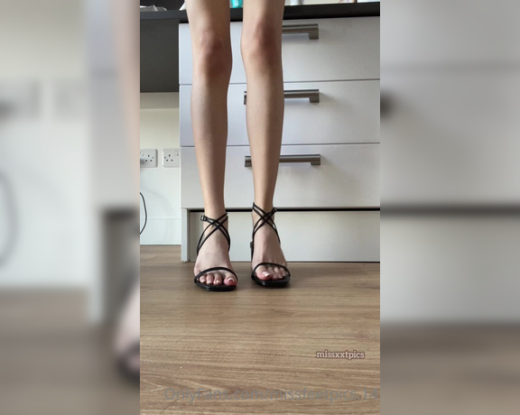 Alia Lizza aka Missfeetpics14 OnlyFans - How cute are my new sandals ’))