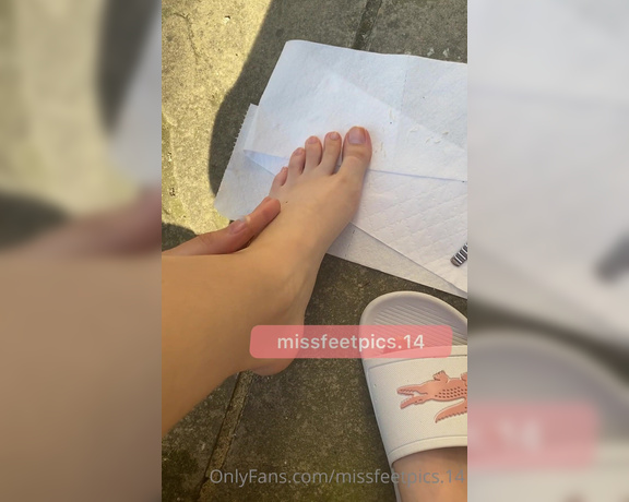 Alia Lizza aka Missfeetpics14 OnlyFans - Here’s a video on how I prep my nails before applying a new colour! hope you guys enjoy the process