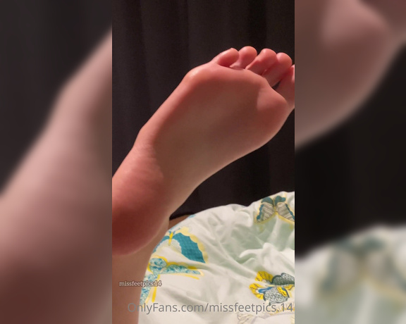 Alia Lizza aka Missfeetpics14 OnlyFans - It’s so hot in my room right now, I can’t sleep