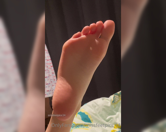 Alia Lizza aka Missfeetpics14 OnlyFans - It’s so hot in my room right now, I can’t sleep