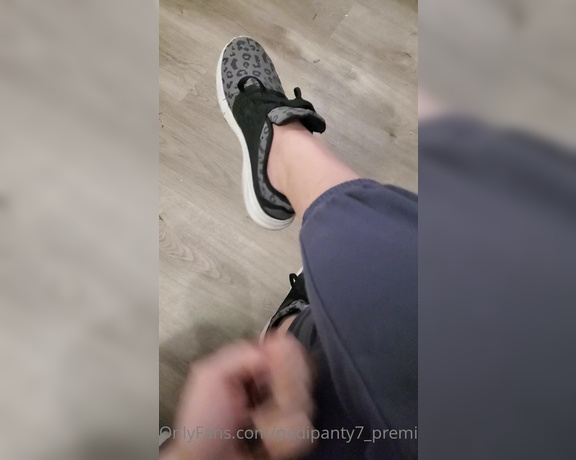 Austin Summers aka Pedipanty7_premium OnlyFans - Do you prefer after workout feet WITH socks or WITHOUT socks