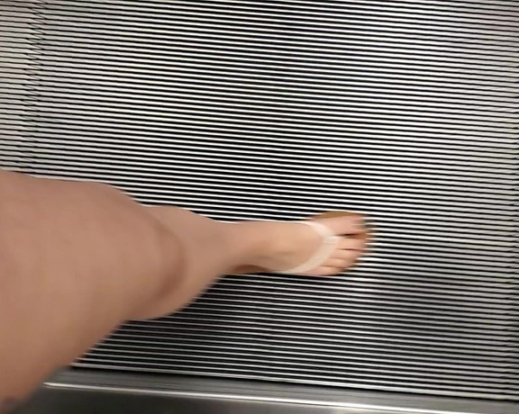 Austin Summers aka Pedipanty7_premium OnlyFans - Dirty ass airport feet lol 2