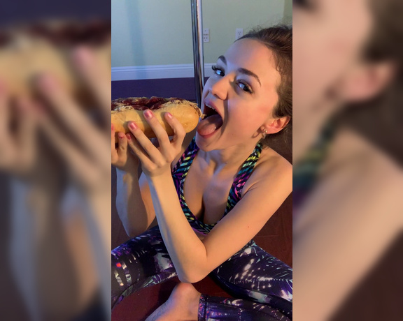 Cobra Cummander aka Cobracummander OnlyFans - Mukbang