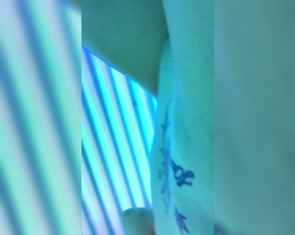 Cobra Cummander aka Cobracummander OnlyFans - Usually I don’t do tanning beds unless I need to even out some tan lines