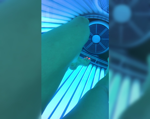 Cobra Cummander aka Cobracummander OnlyFans - Usually I don’t do tanning beds unless I need to even out some tan lines
