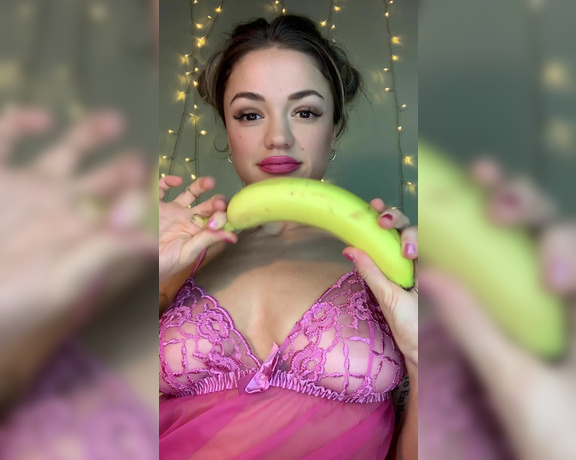 Cobra Cummander aka Cobracummander OnlyFans - Fun w a banana