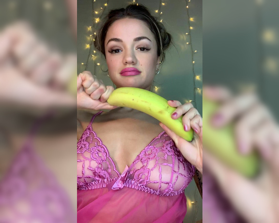 Cobra Cummander aka Cobracummander OnlyFans - Fun w a banana