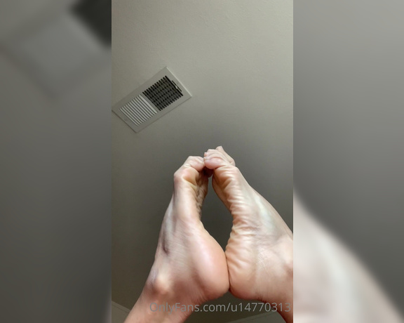 Solid Goddess aka Solidgoddess OnlyFans - Sit back relax & look into my soles