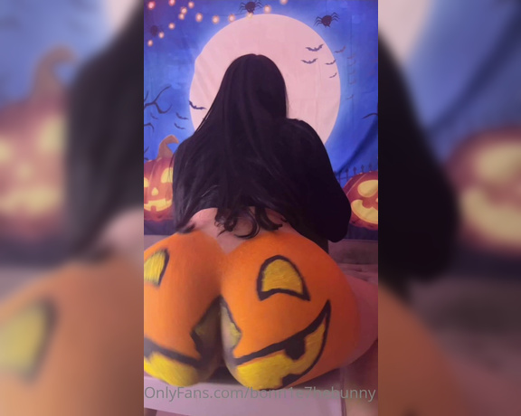 Ms.Bonnie aka Bonn1e7hebunny OnlyFans - Trick or lick swipe right for more fun Ps my cheeks clapped so much in this one that the pai 1