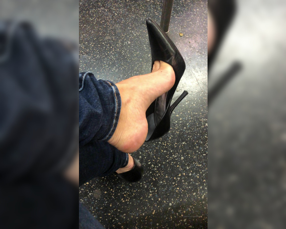 Jamie Daniels aka Jamiedaniels OnlyFans - So many LOVED my shoe dangle in the subway videos Here is one from a few months back before the ins