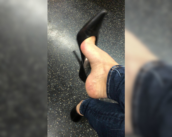 Jamie Daniels aka Jamiedaniels OnlyFans - So many LOVED my shoe dangle in the subway videos Here is one from a few months back before the ins