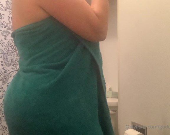 Goddess monica aka Goddessmonica00w OnlyFans - Towel fetish