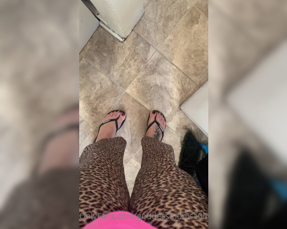 Goddess monica aka Goddessmonica00w OnlyFans - Flip flop Friday !!