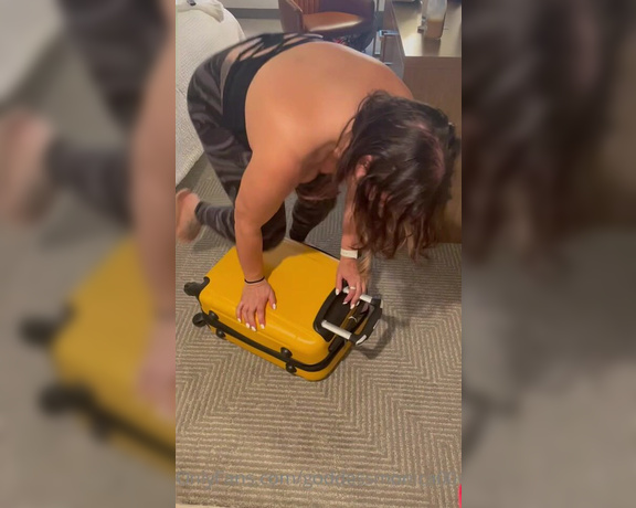 Goddess monica aka Goddessmonica00w OnlyFans - Suitcase struggles