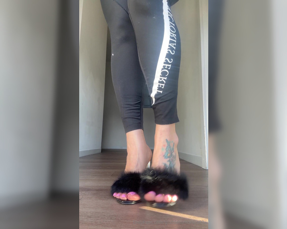 Goddess monica aka Goddessmonica00w OnlyFans - Standing shoe play