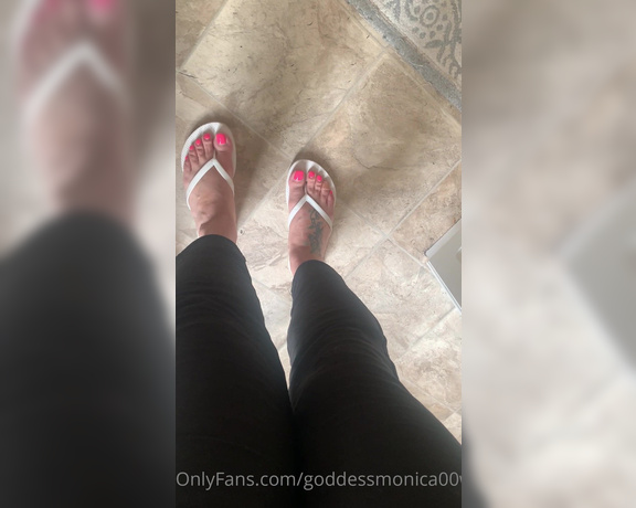 Goddess monica aka Goddessmonica00w OnlyFans - Flip flip walk around