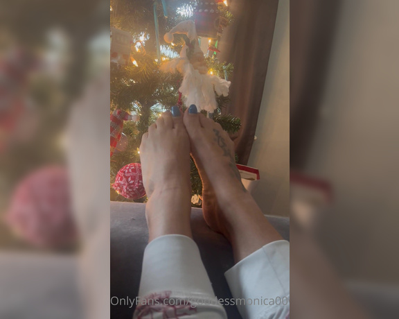 Goddess monica aka Goddessmonica00w OnlyFans - Come get a closer look at my tree !!! Fast wiggling toes