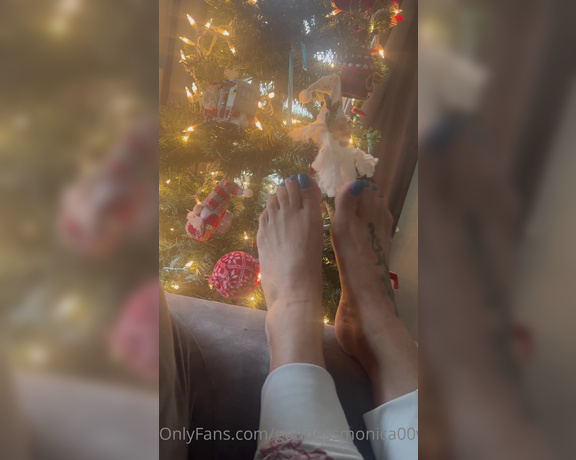 Goddess monica aka Goddessmonica00w OnlyFans - Come get a closer look at my tree !!! Fast wiggling toes