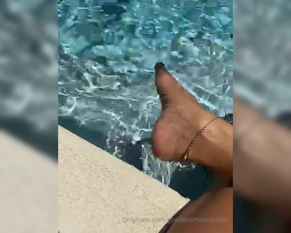 Goddess monica aka Goddessmonica00w OnlyFans - Pool feet