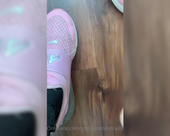 Goddess monica aka Goddessmonica00w OnlyFans - Sweaty feet