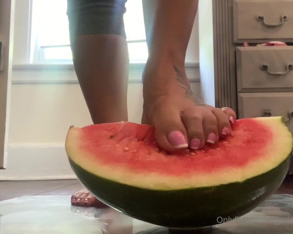 Goddess monica aka Goddessmonica00w OnlyFans - Watermelon and my feet fuck bringing it to the picnic