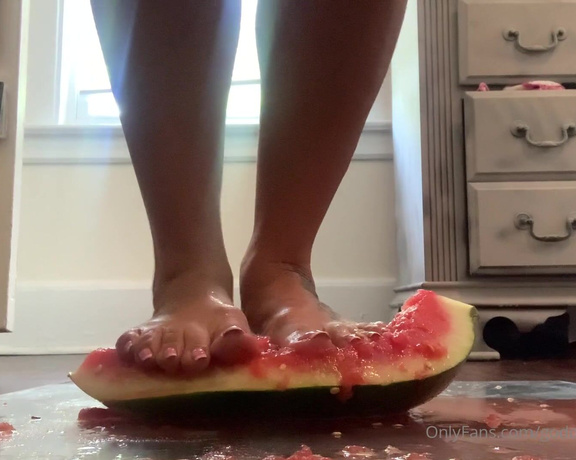 Goddess monica aka Goddessmonica00w OnlyFans - Watermelon and my feet fuck bringing it to the picnic