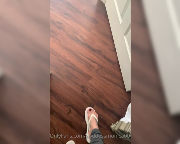 Goddess monica aka Goddessmonica00w OnlyFans - Flip flop trip to the laundromat