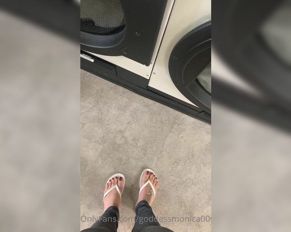 Goddess monica aka Goddessmonica00w OnlyFans - Flip flop trip to the laundromat