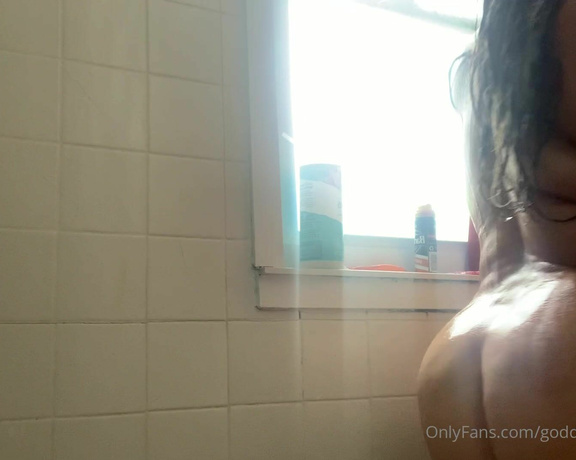 Goddess monica aka Goddessmonica00w OnlyFans - Cum take a shower with