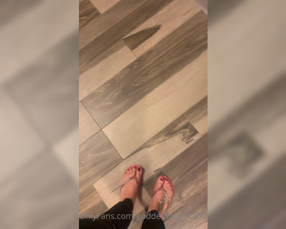 Goddess monica aka Goddessmonica00w OnlyFans - Flip flop walk