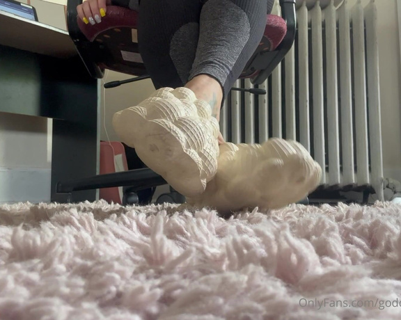 Goddess monica aka Goddessmonica00w OnlyFans - Bubble slides foot tease