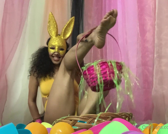 CrystalFins aka Crystalsinful OnlyFans - Im taking everything from everyone even this bunny eggs