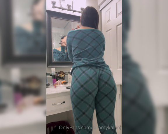 Kimmy Kalani aka Kimmykalani OnlyFans - Would this be distracting if my booty was jiggling everywhere in the house together hehe sometimes