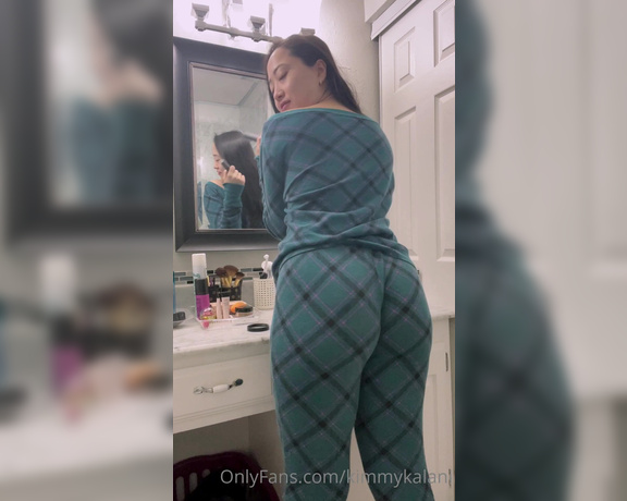 Kimmy Kalani aka Kimmykalani OnlyFans - Would this be distracting if my booty was jiggling everywhere in the house together hehe sometimes