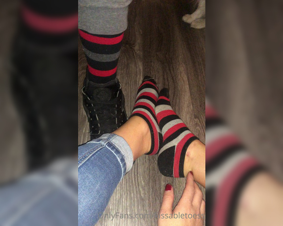 Kissable Toes aka Kissabletoess OnlyFans - Hanging out with the fleet of feet match socks