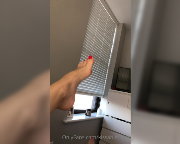 Kissable Toes aka Kissabletoess OnlyFans Video 923