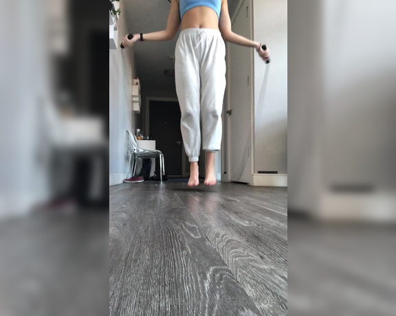 Kissable Toes aka Kissabletoess OnlyFans - Wait til the end After workout booty and soles should be a thing