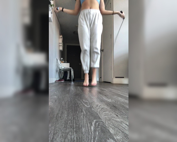 Kissable Toes aka Kissabletoess OnlyFans - Wait til the end After workout booty and soles should be a thing