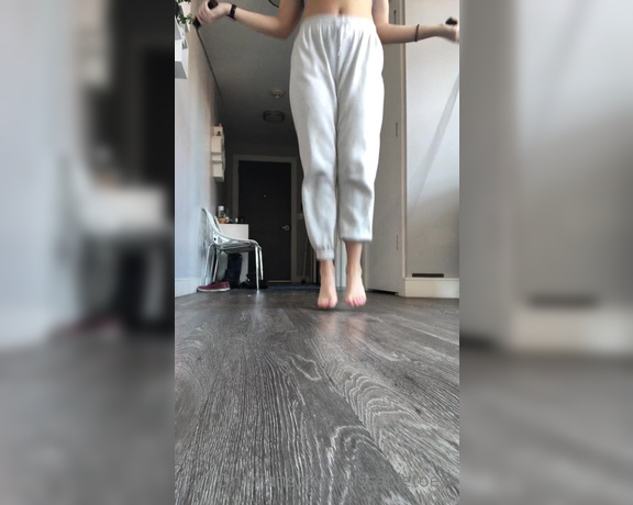 Kissable Toes aka Kissabletoess OnlyFans - Wait til the end After workout booty and soles should be a thing