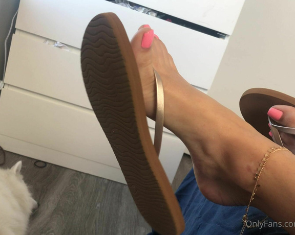 Kissable Toes aka Kissabletoess OnlyFans - Pretty Pink toes for you