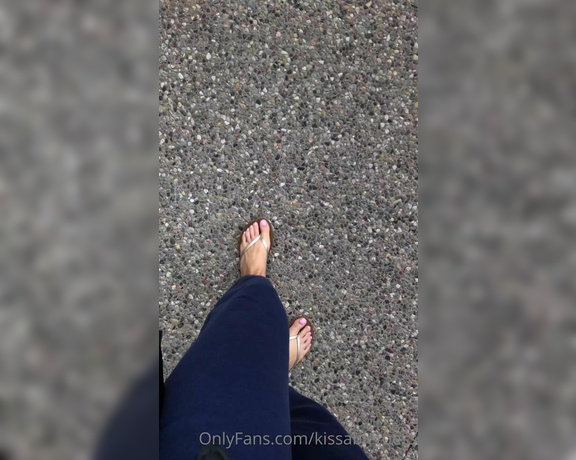 Kissable Toes aka Kissabletoess OnlyFans - Taking a walk to grab some coffee Want to join 1