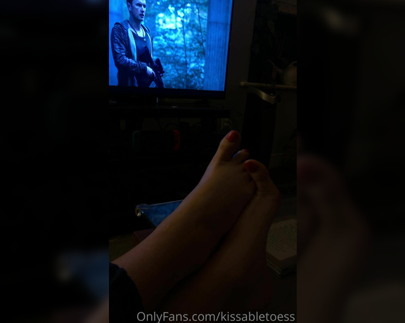 Kissable Toes aka Kissabletoess OnlyFans - This is what it’s like sitting next