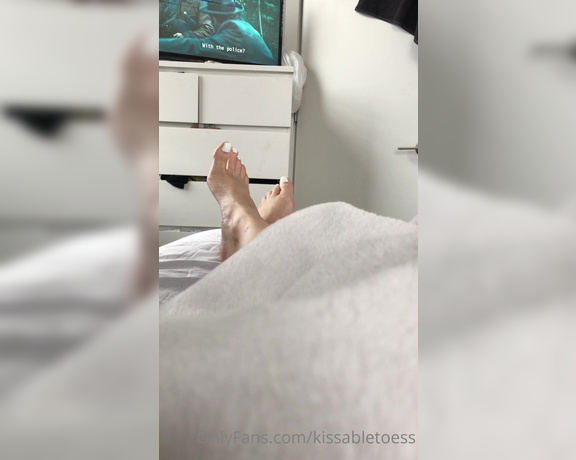 Kissable Toes aka Kissabletoess OnlyFans Video 444