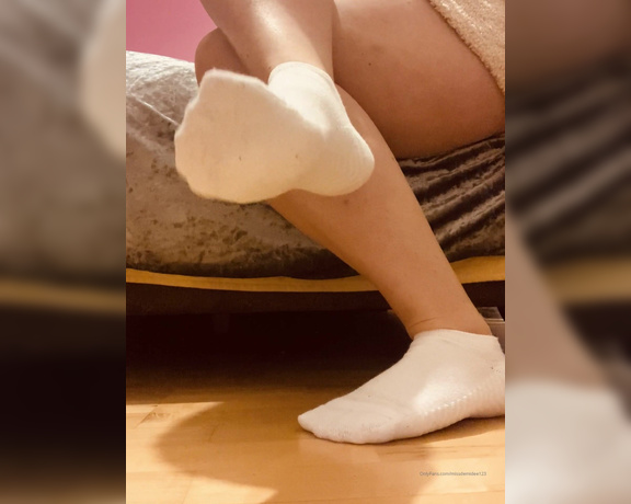 Miss Demi Dee aka Missdemidee123 OnlyFans - Foot worshipping, mmm how delicious you absolute L O S