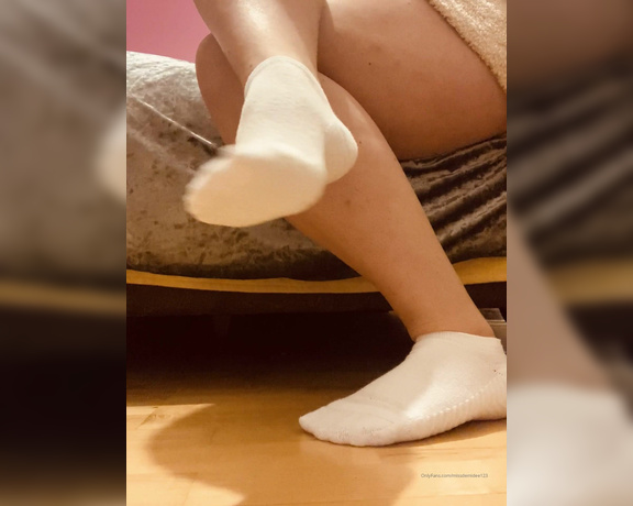 Miss Demi Dee aka Missdemidee123 OnlyFans - Foot worshipping, mmm how delicious you absolute L O S