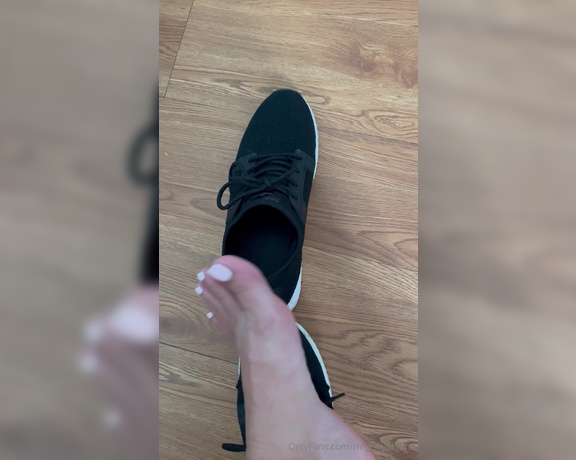 myf33tyourtreat aka Mfyt_liyahjane OnlyFans - Testing these new sneakers to see if they soak my feet in sweat through socks too… Wow they super 1