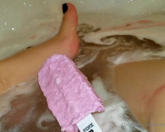 myf33tyourtreat aka Mfyt_liyahjane OnlyFans - Bath bomb pink Watching the bath bomb and bubble around my pretty wet black lacquered toes just